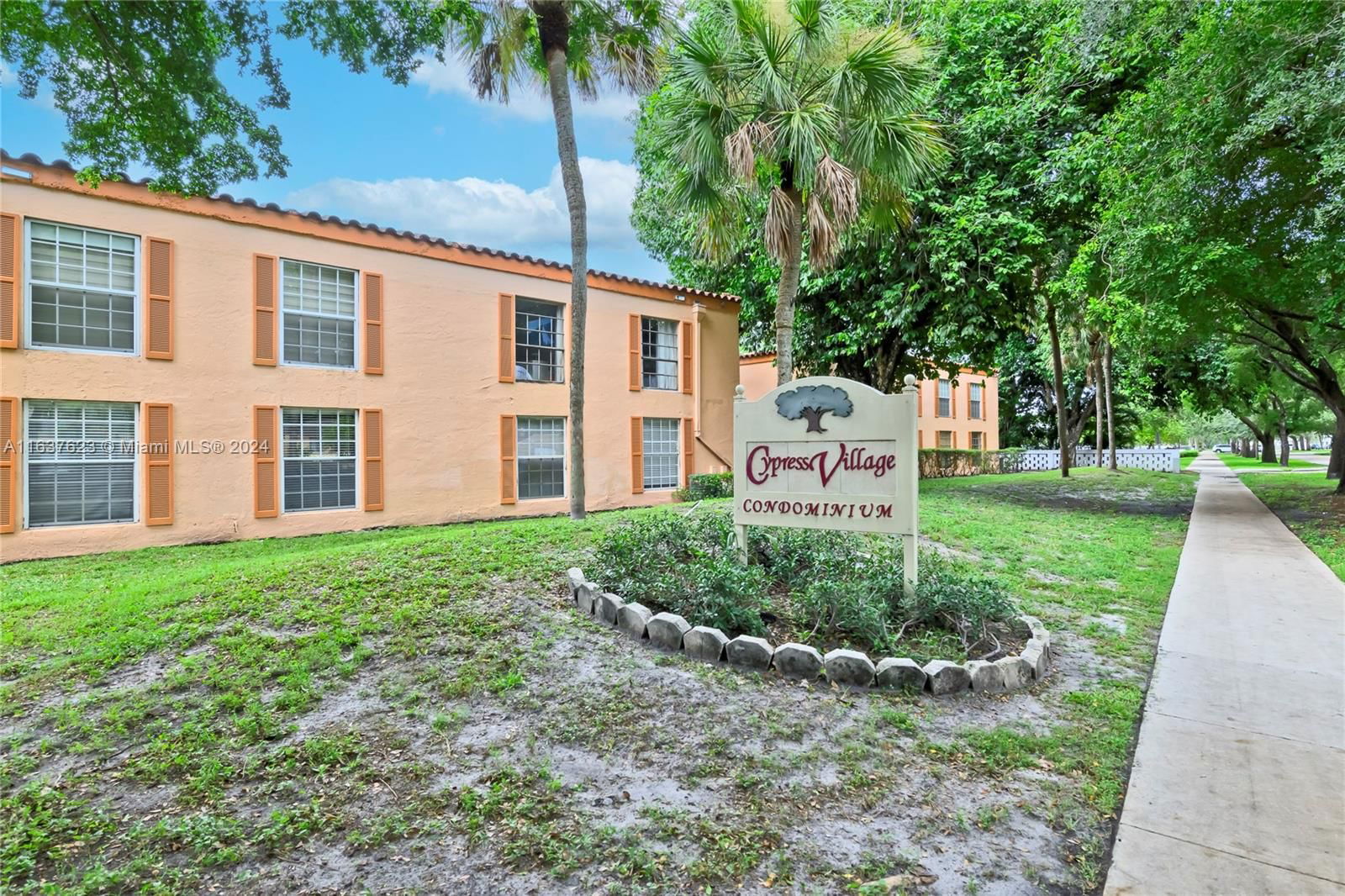 Real estate property located at 7230 Fairway Dr F20, Miami-Dade, CYPRESS VILLAGE CONDO, Miami Lakes, FL