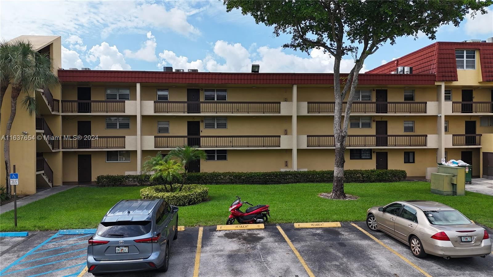 Real estate property located at 3195 Foxcroft Rd F205, Broward, FOXCROFT APTS INC CONDO, Miramar, FL