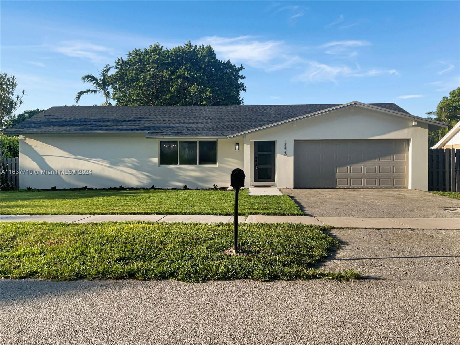 Real estate property located at 13420 99th Ter, Miami-Dade, CALUSA CLUB ESTATES 3RD A, Miami, FL