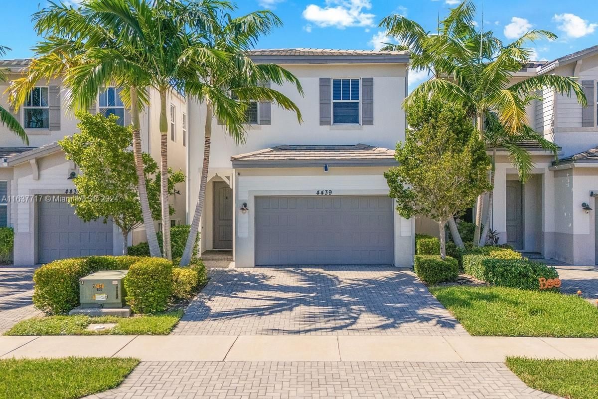 Real estate property located at 4439 48th Ter, Broward, TRAILS AT CENTRAL PARC, Tamarac, FL