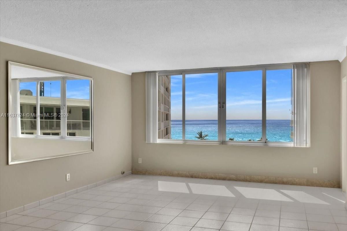 Real estate property located at 5401 Collins Ave #428, Miami-Dade, THE CARRIAGE HOUSE CONDO, Miami Beach, FL