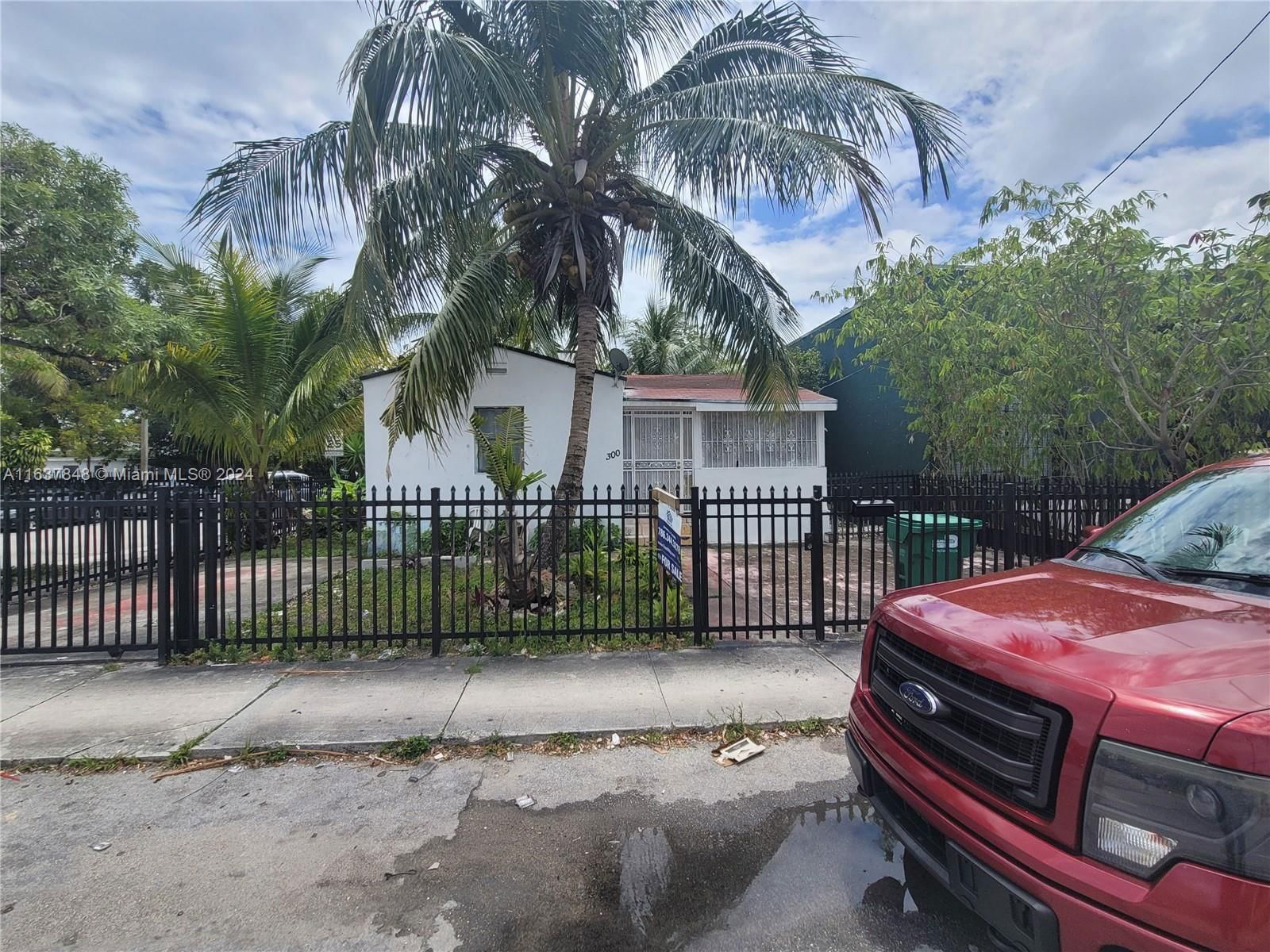 Real estate property located at 7030 3 Ave, Miami-Dade, GROVELAND PK, Miami, FL