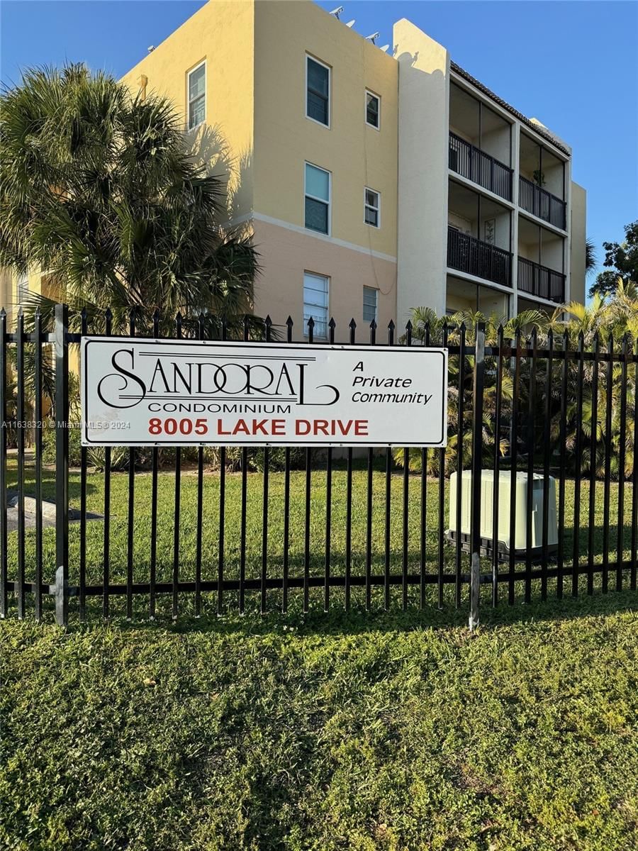 Real estate property located at 8005 Lake Dr #404, Miami-Dade, SANDORAL CONDO PH I, Doral, FL