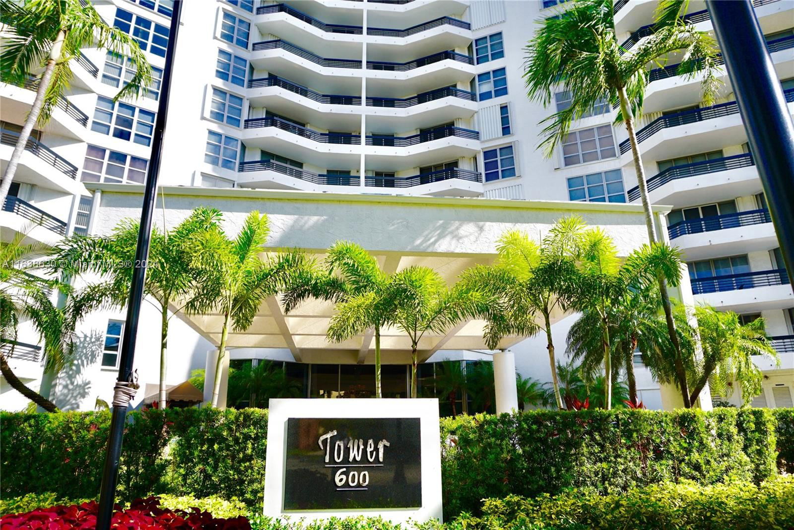 Real estate property located at 3400 192nd St #208, Miami-Dade, MYSTIC POINTE TOWER 600 C, Aventura, FL