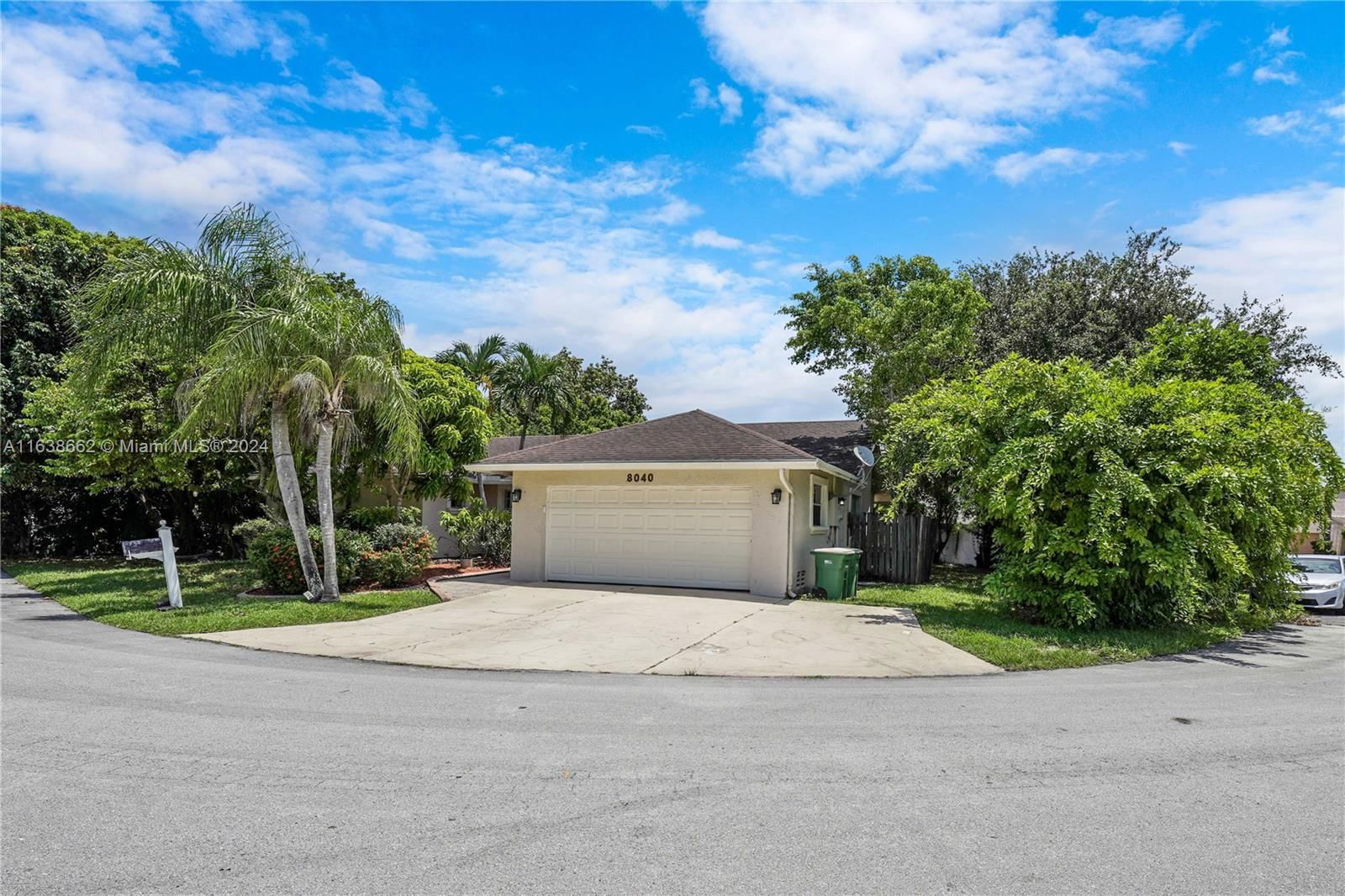 Real estate property located at 8040 72nd St, Broward, WOODMONT TRACT, Tamarac, FL