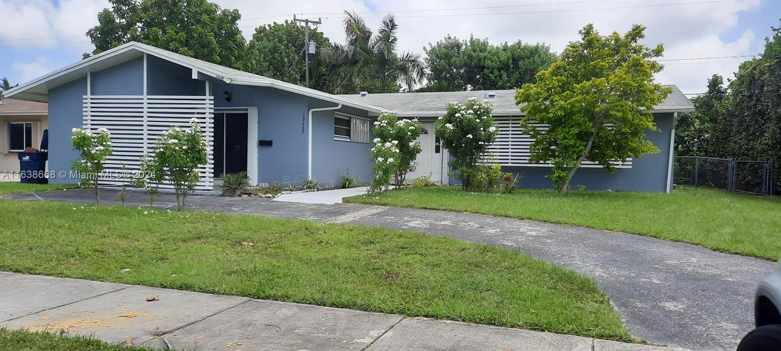 Real estate property located at 19435 Lenaire Dr, Miami-Dade, POINT ROYALE SEC 1, Cutler Bay, FL