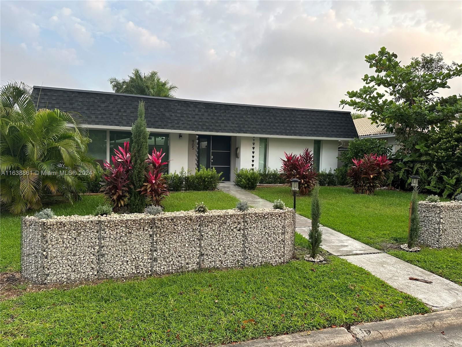 Real estate property located at 905 Lincoln St, Broward, HOLLYWOOD LAKES SECTION, Hollywood, FL