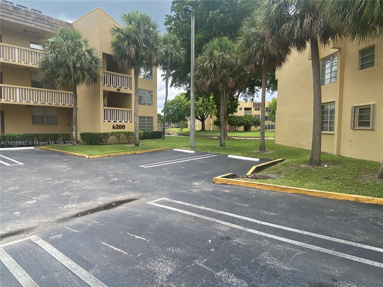 Real estate property located at 6200 62nd St #204, Broward, BERMUDA CLUB FOUR CONDO, Tamarac, FL