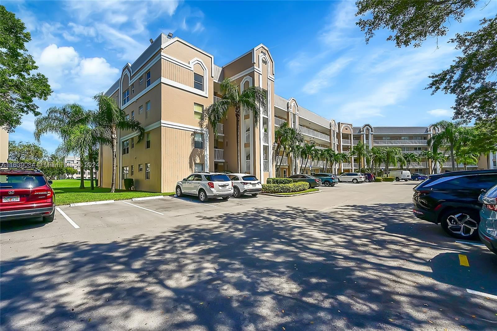 Real estate property located at 10155 24th Pl #103, Broward, SUNRISE LAKES 195 CONDO, Sunrise, FL