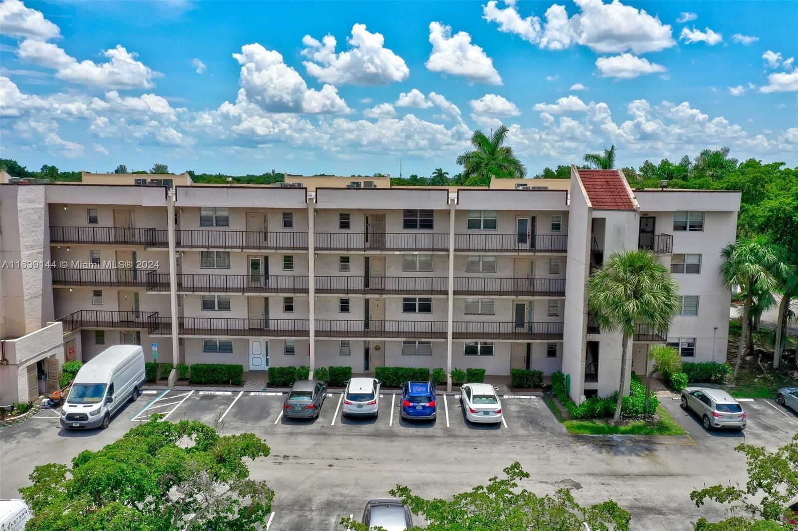 Real estate property located at 2571 Aragon Blvd #220, Broward, ARAGON PHASE 1A CONDO, Sunrise, FL