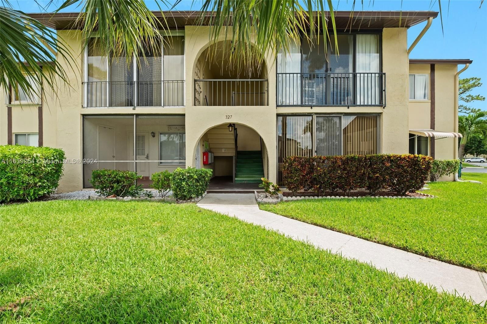 Real estate property located at 327 Pine Ridge Cir D-1, Palm Beach, PINE RIDGE III CONDO, Green Acres, FL