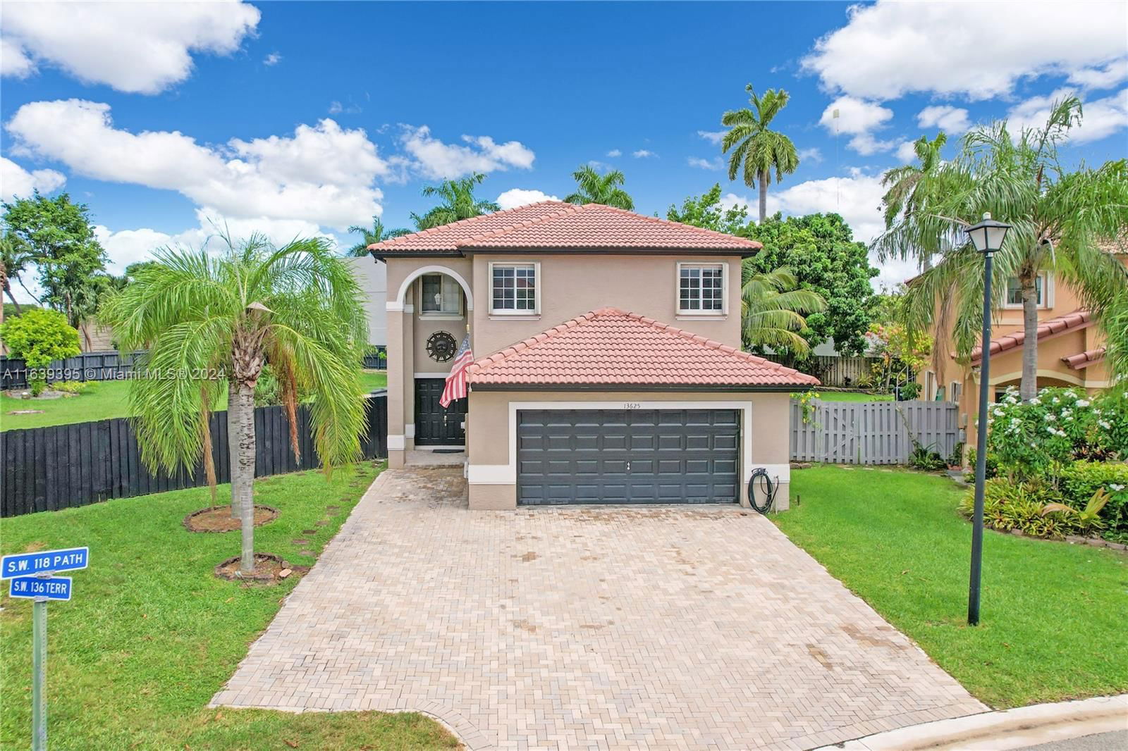 Real estate property located at 13625 118th Path, Miami-Dade, FOUR LAKES SEC 7, Miami, FL