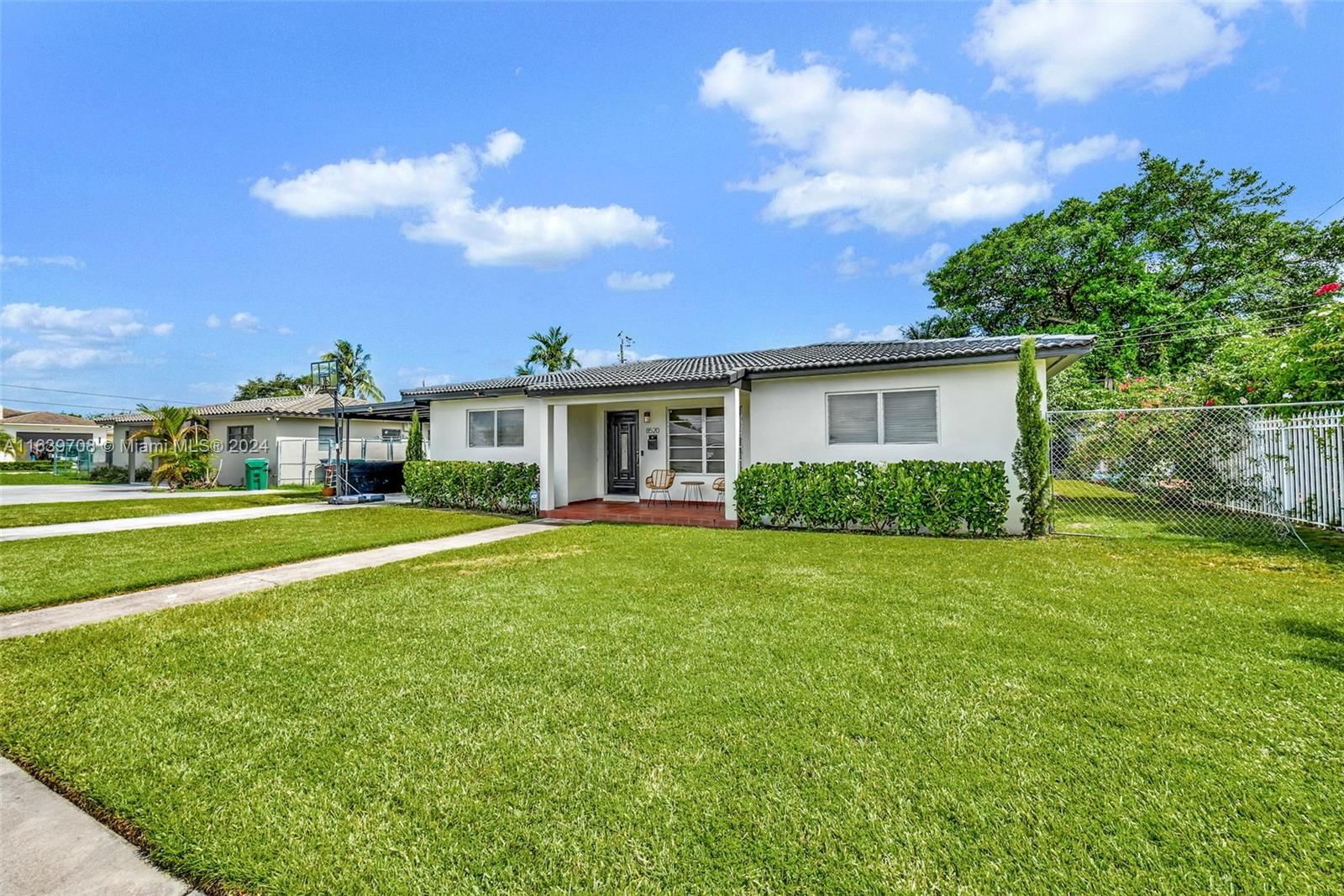 Real estate property located at 8520 42nd St, Miami-Dade, TROPICAL HIGHLANDS, Miami, FL