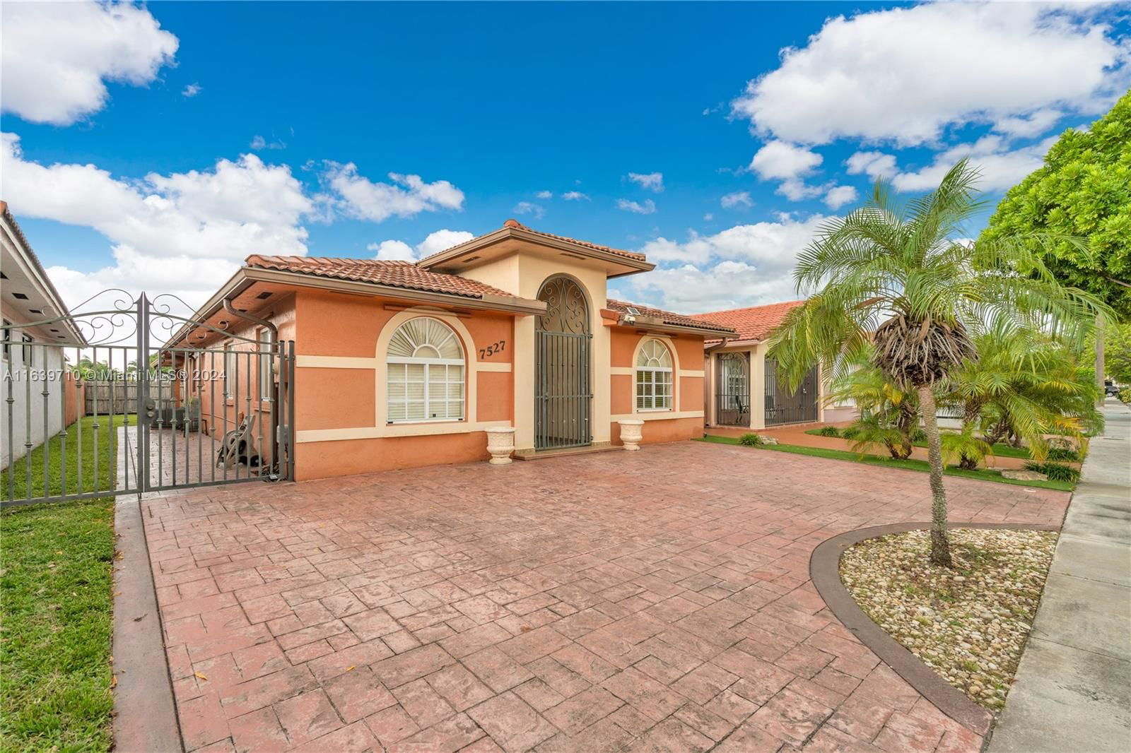 Real estate property located at 7527 33rd Ln, Miami-Dade, PONDEROSA PHASE 3, Hialeah, FL