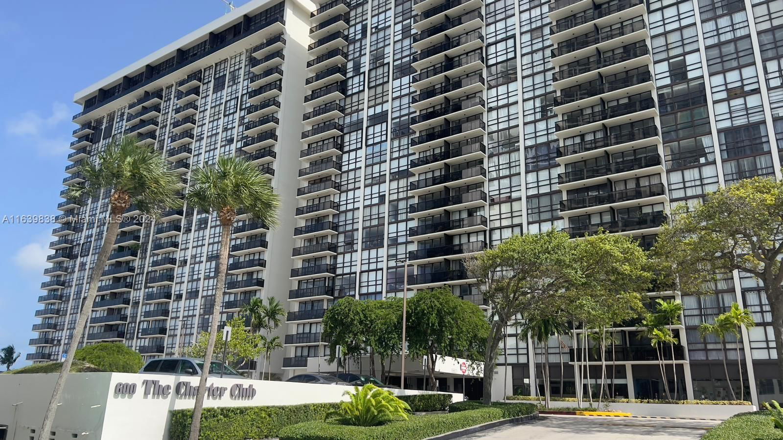 Real estate property located at 600 36th St #204, Miami-Dade, CHARTER CLUB CONDO, Miami, FL