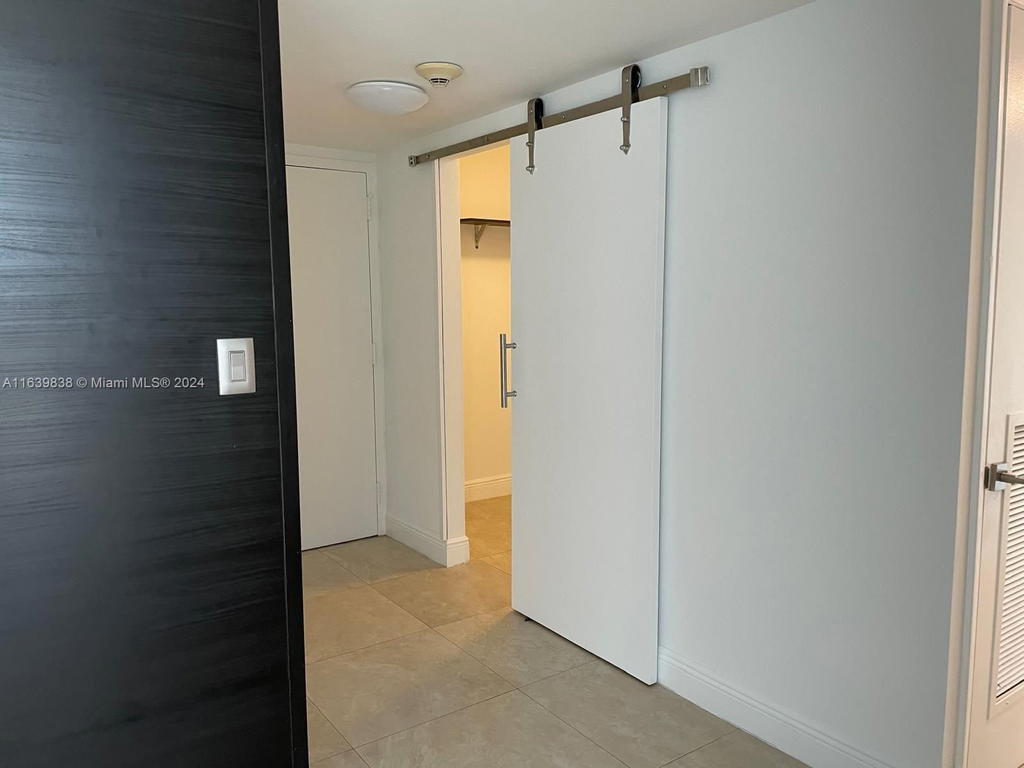 Real estate property located at 600 36th St #204, Miami-dade, Charter Club Condo, Miami, FL