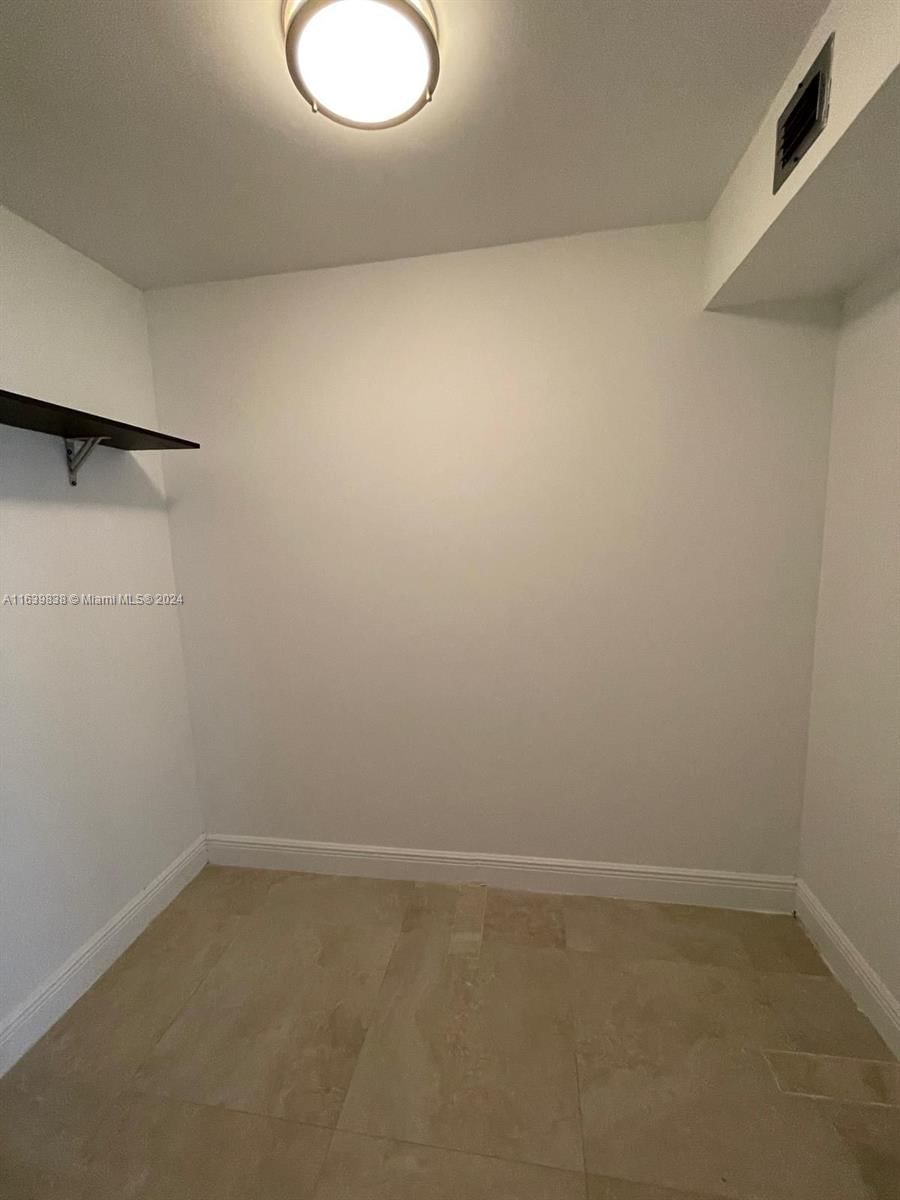 Real estate property located at 600 36th St #204, Miami-dade, Charter Club Condo, Miami, FL