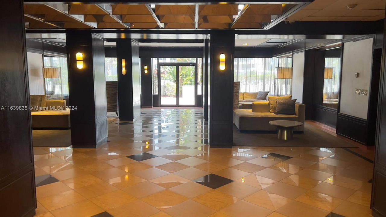 Real estate property located at 600 36th St #204, Miami-dade, Charter Club Condo, Miami, FL