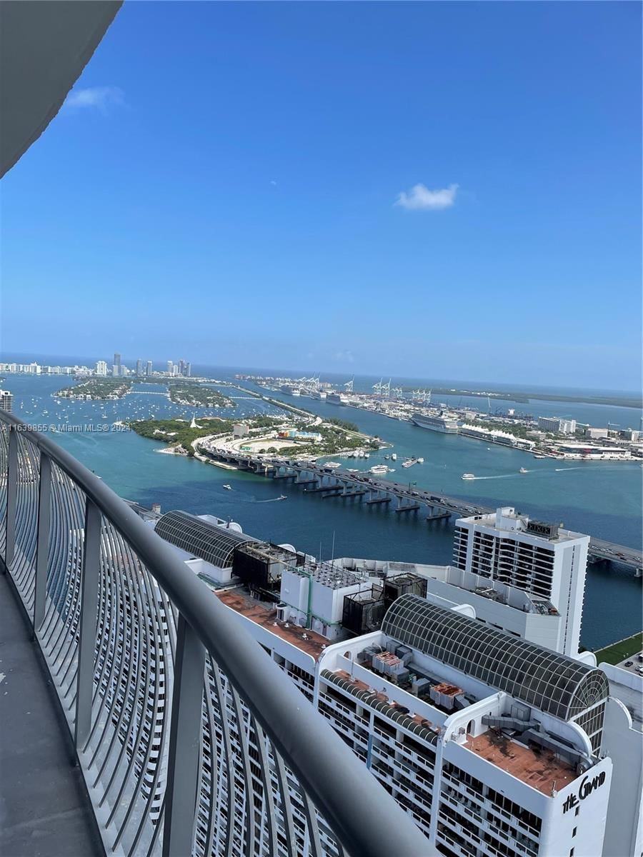 Real estate property located at 1750 Bayshore Dr PH5610, Miami-Dade, OPERA TOWER CONDO, Miami, FL