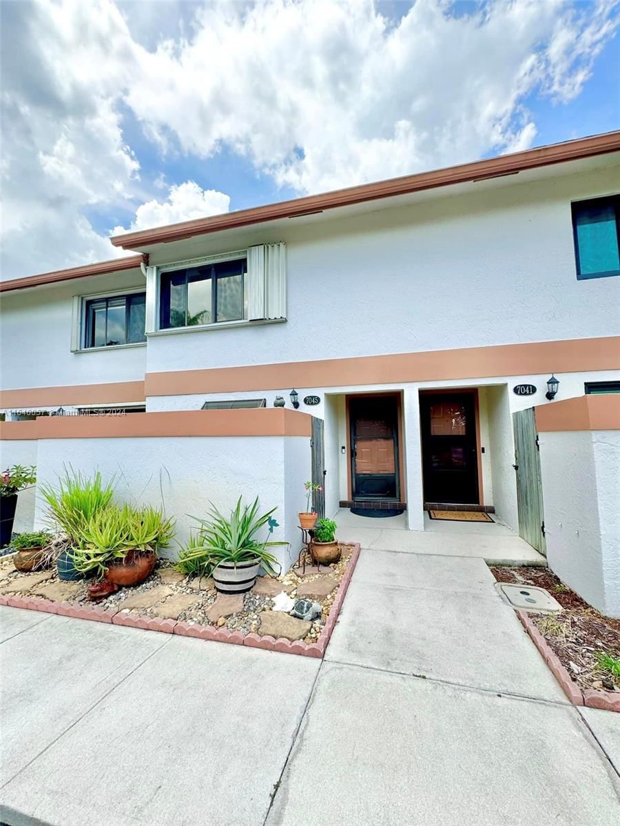 Real estate property located at 7045 42nd Pl #1805, Broward, Townhomes at Orange Drive, Davie, FL