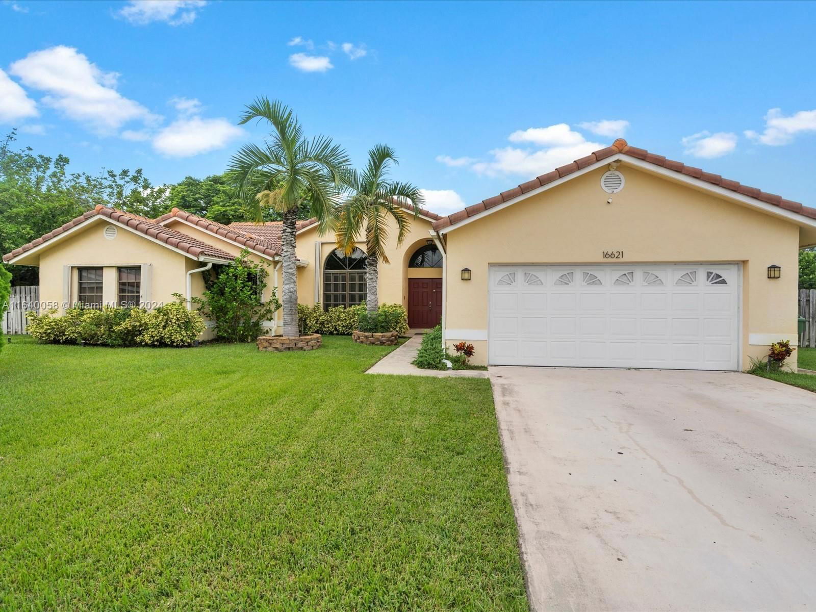 Real estate property located at 16621 Royal Poinciana Ct, Broward, BONAVENTURE LAKES, Weston, FL