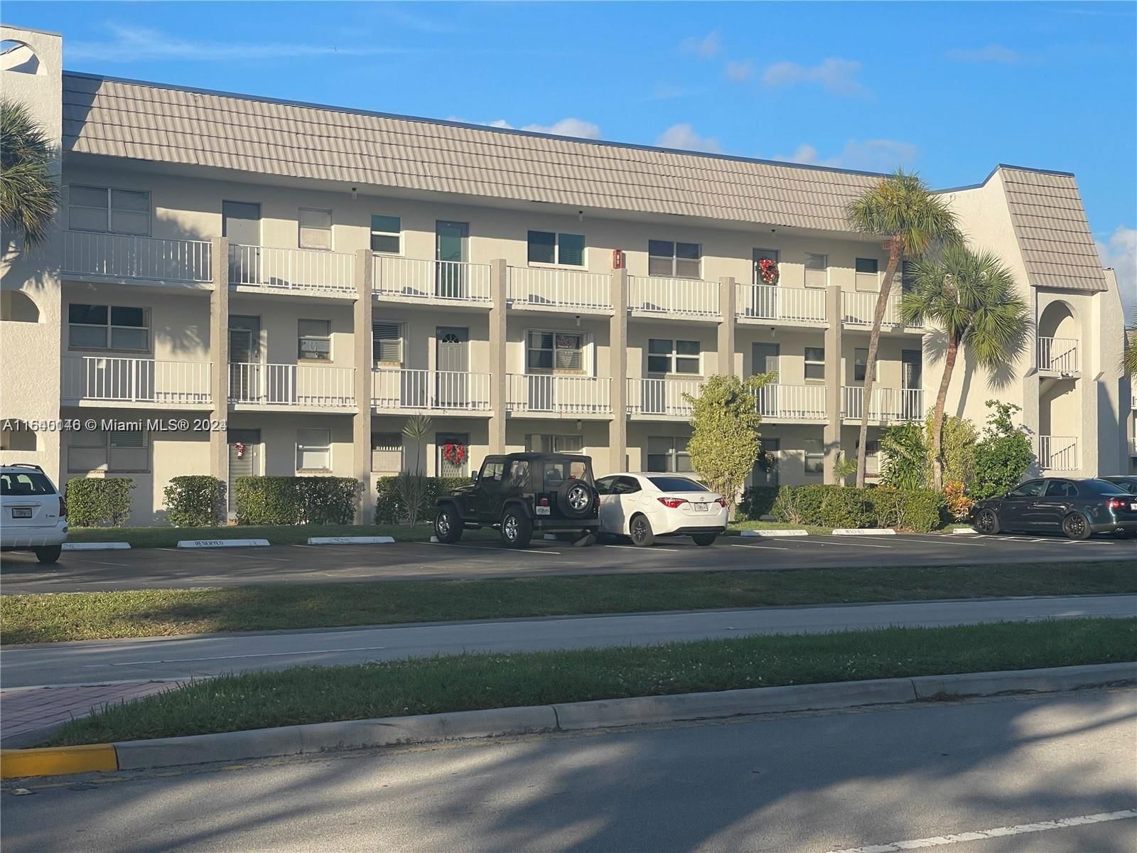 Real estate property located at 8300 Sunrise Lakes Blvd #112, Broward, SUNRISE LAKES 55 CONDO, Sunrise, FL