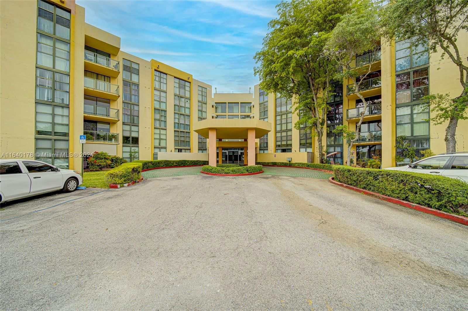 Real estate property located at 11780 18th St #114-2, Miami-Dade, INTERNATIONAL PARK I COND, Miami, FL