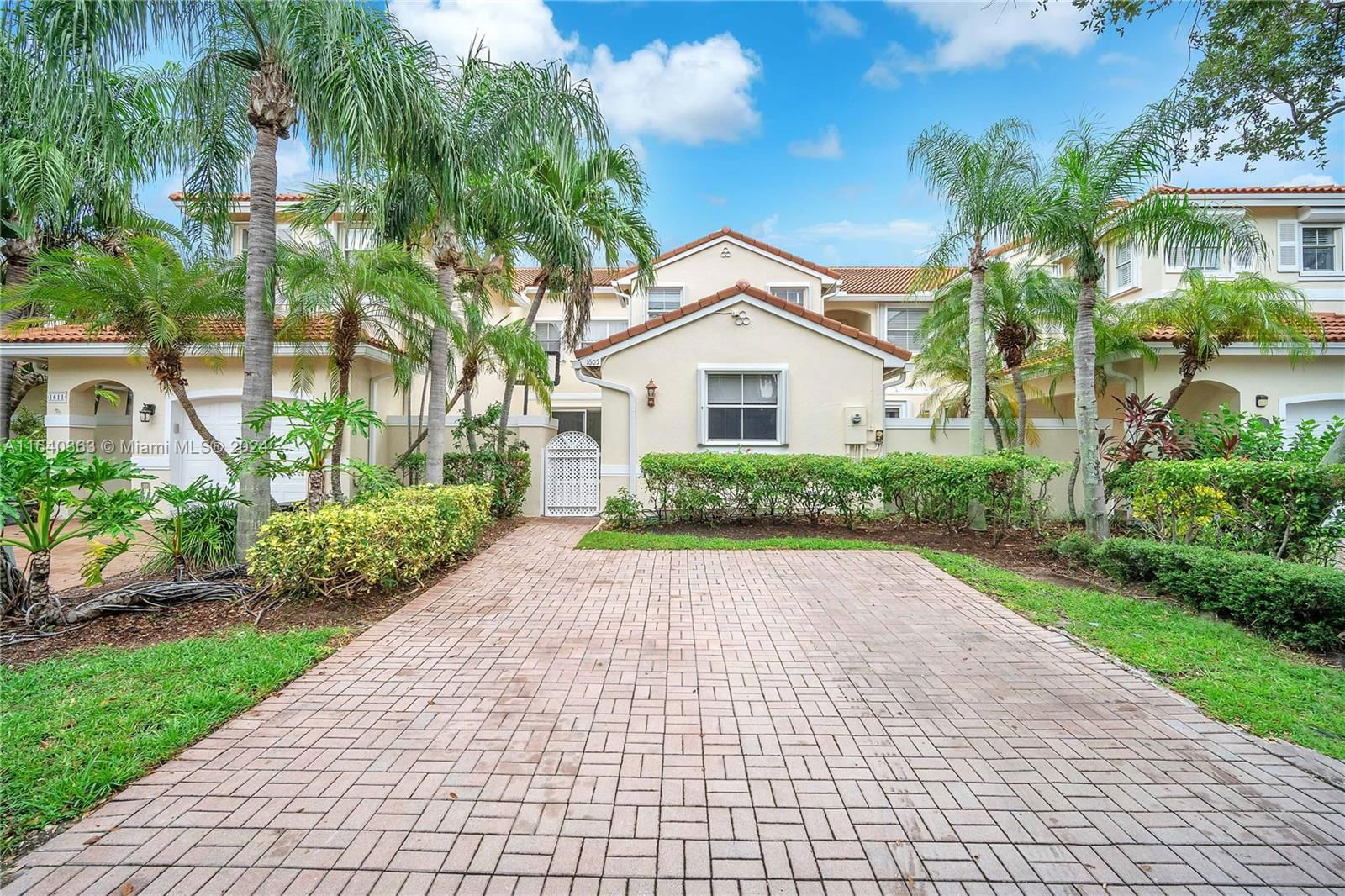 Real estate property located at 1605 Seagrape Way #1605, Broward, West Lake Village Plat, Hollywood, FL