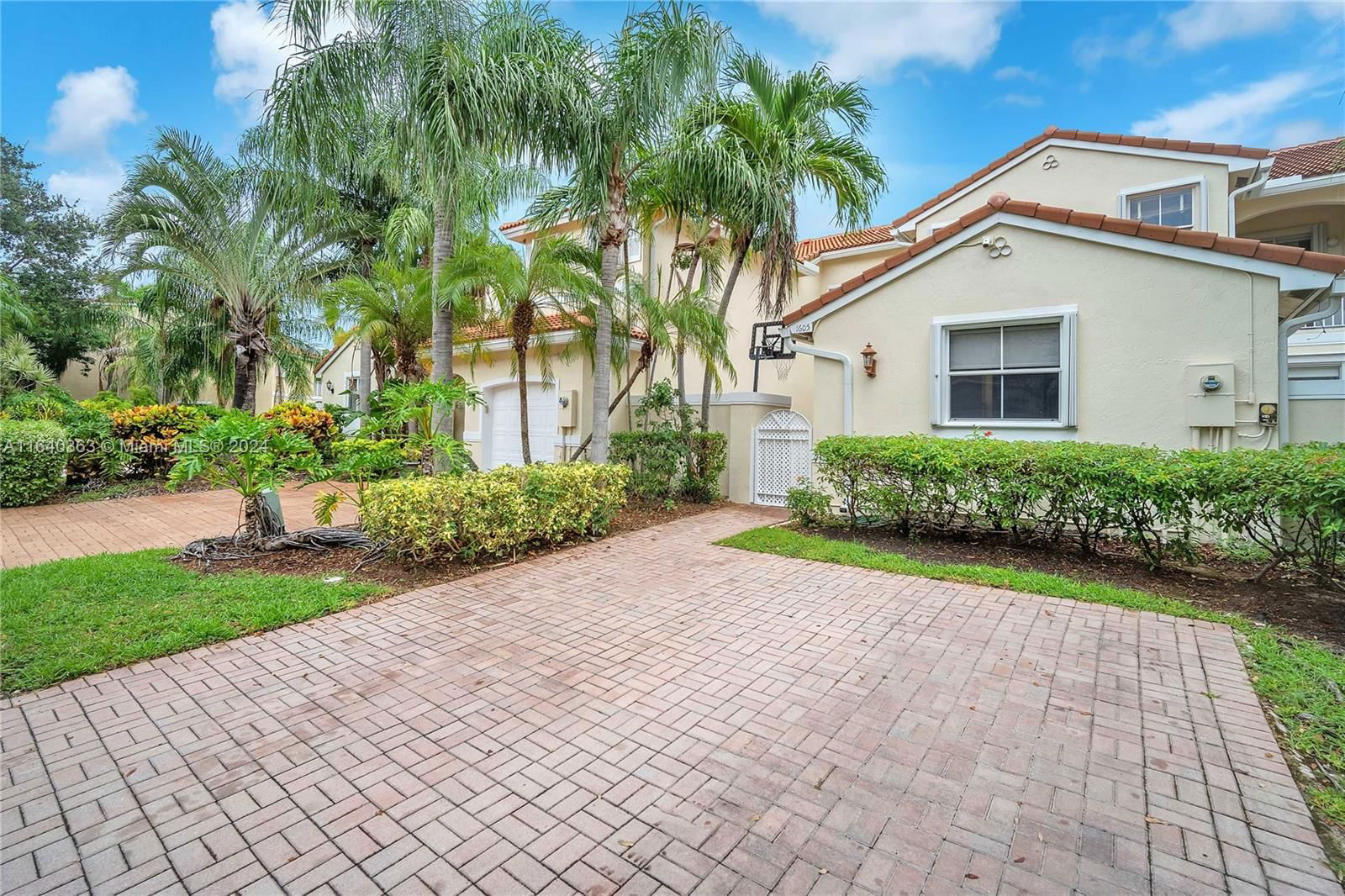 Real estate property located at 1605 Seagrape Way #1605, Broward, West Lake Village Plat, Hollywood, FL