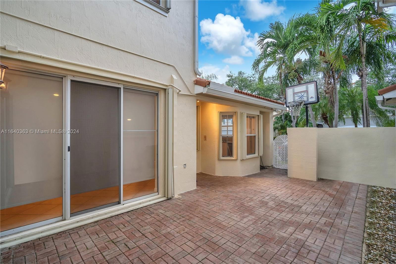 Real estate property located at 1605 Seagrape Way #1605, Broward, West Lake Village Plat, Hollywood, FL