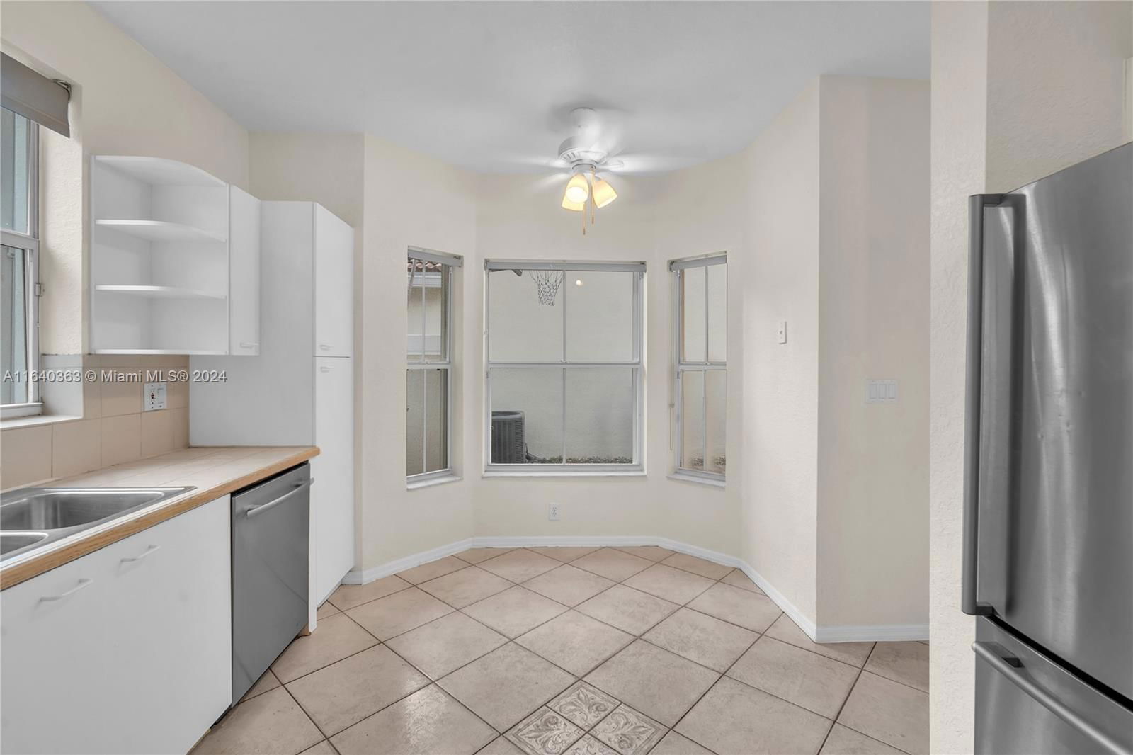 Real estate property located at 1605 Seagrape Way #1605, Broward, West Lake Village Plat, Hollywood, FL