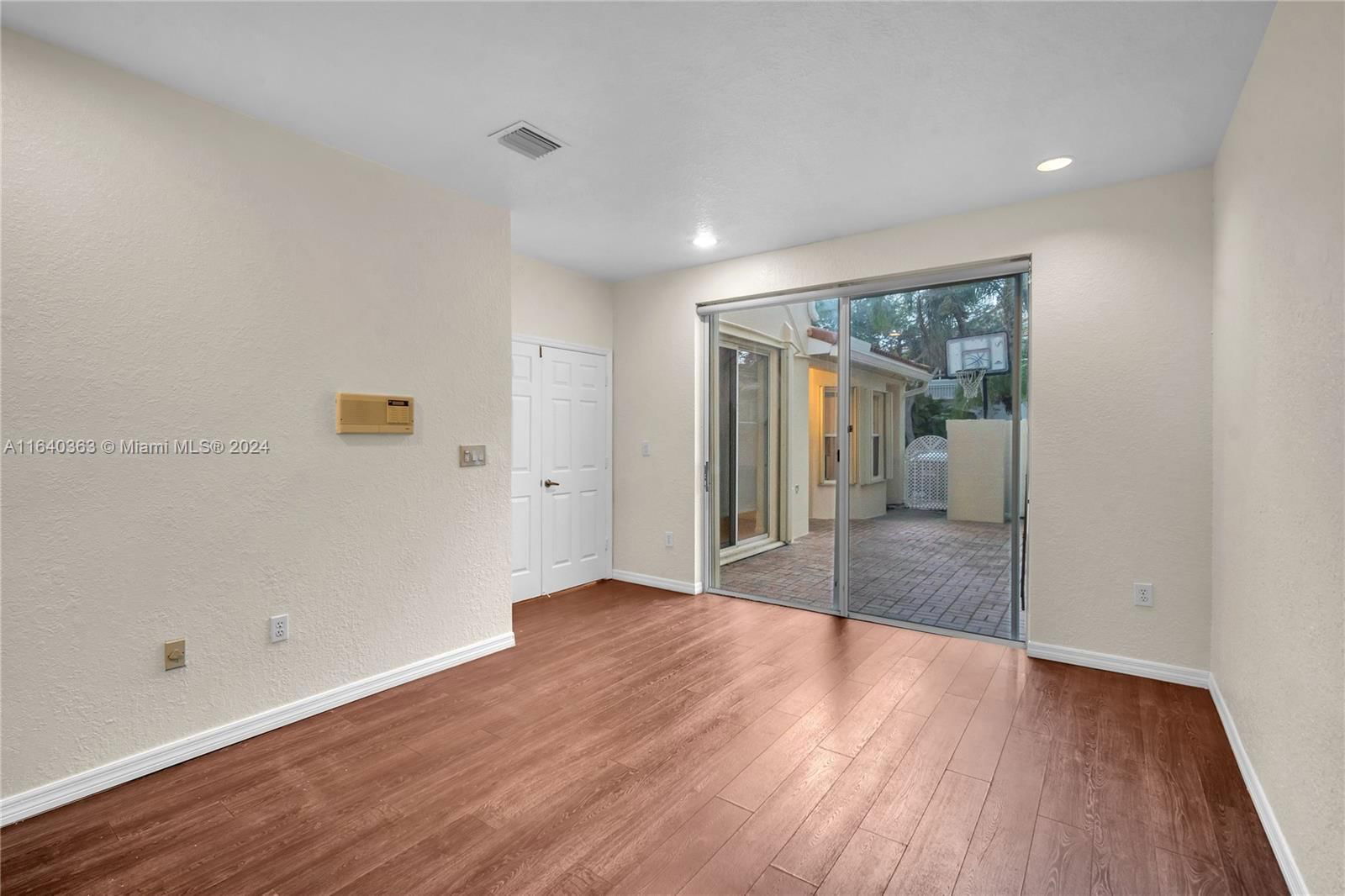 Real estate property located at 1605 Seagrape Way #1605, Broward, West Lake Village Plat, Hollywood, FL
