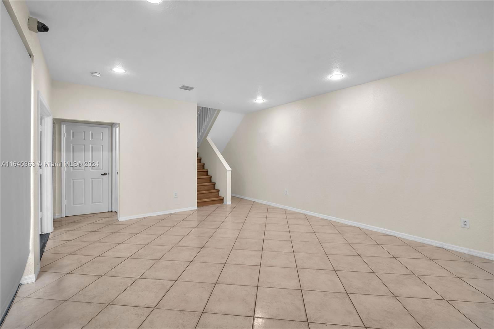 Real estate property located at 1605 Seagrape Way #1605, Broward, West Lake Village Plat, Hollywood, FL