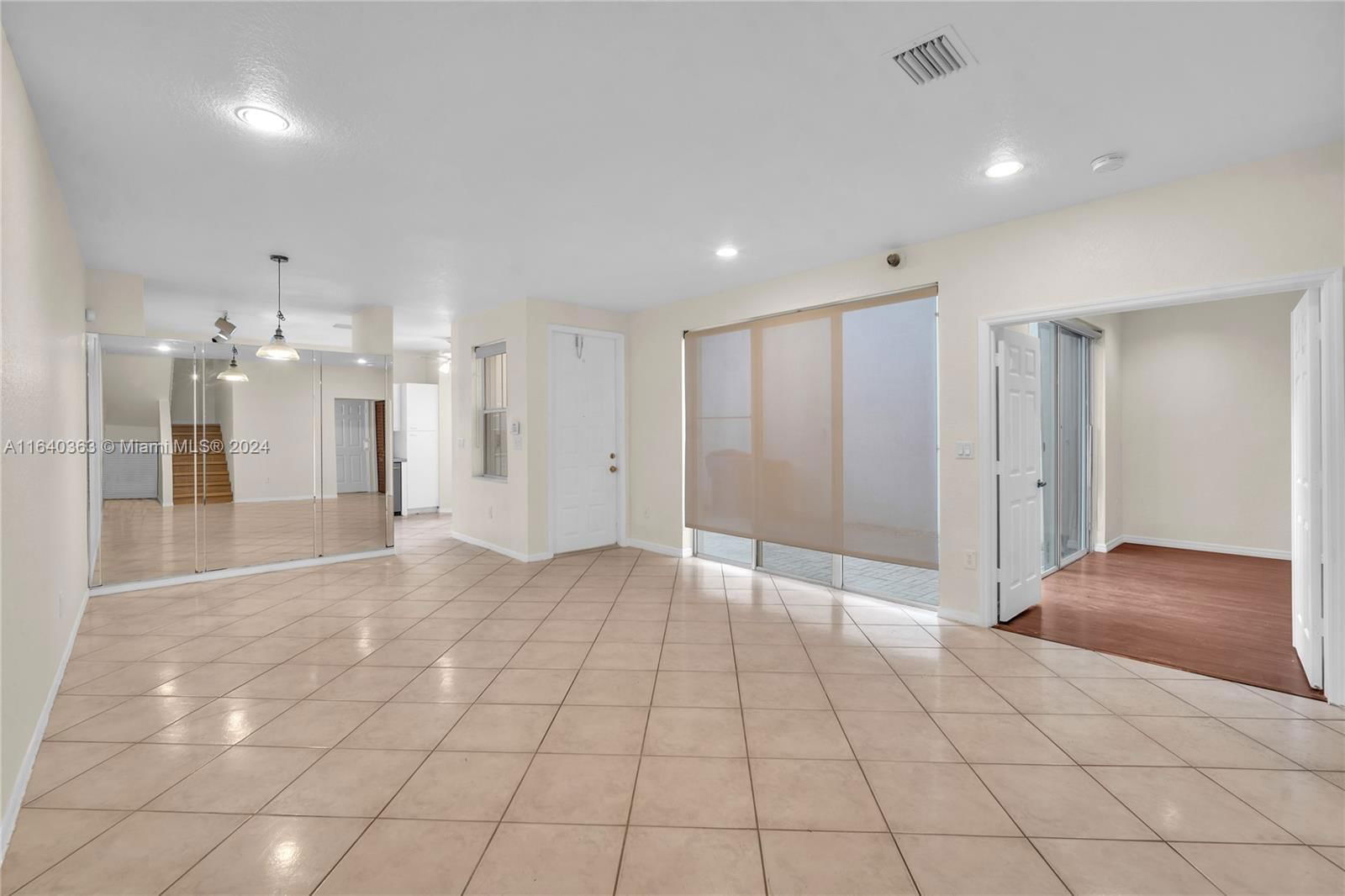 Real estate property located at 1605 Seagrape Way #1605, Broward, West Lake Village Plat, Hollywood, FL