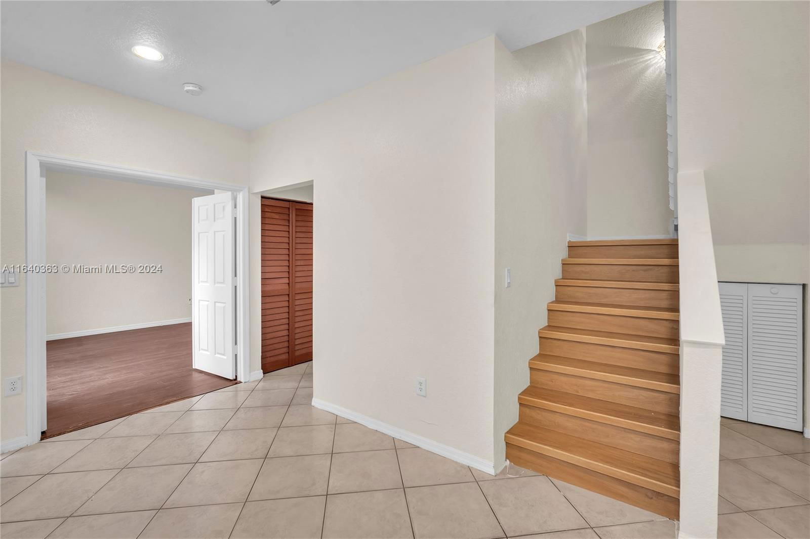 Real estate property located at 1605 Seagrape Way #1605, Broward, West Lake Village Plat, Hollywood, FL