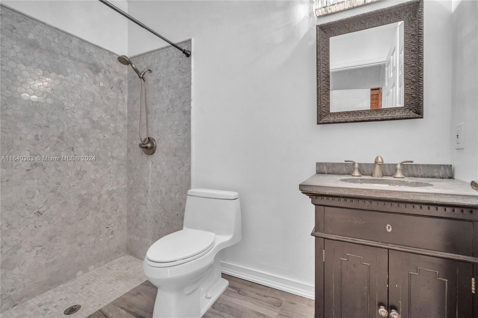 Real estate property located at 1605 Seagrape Way #1605, Broward, West Lake Village Plat, Hollywood, FL