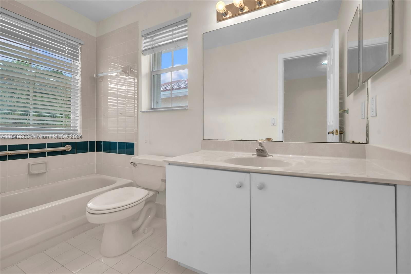 Real estate property located at 1605 Seagrape Way #1605, Broward, West Lake Village Plat, Hollywood, FL