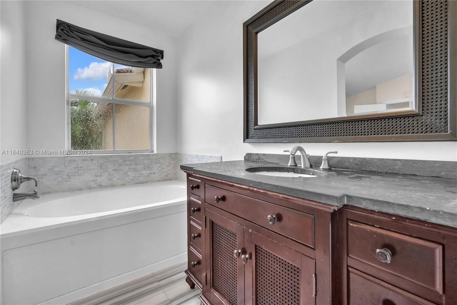 Real estate property located at 1605 Seagrape Way #1605, Broward, West Lake Village Plat, Hollywood, FL