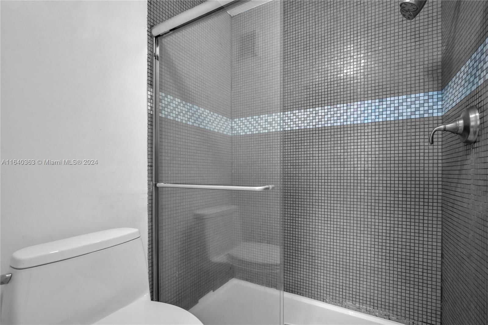 Real estate property located at 1605 Seagrape Way #1605, Broward, West Lake Village Plat, Hollywood, FL