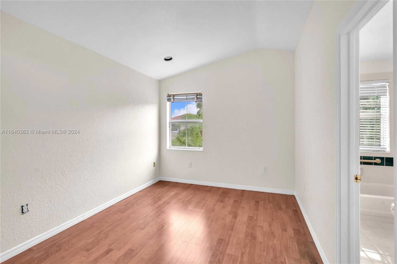 Real estate property located at 1605 Seagrape Way #1605, Broward, West Lake Village Plat, Hollywood, FL