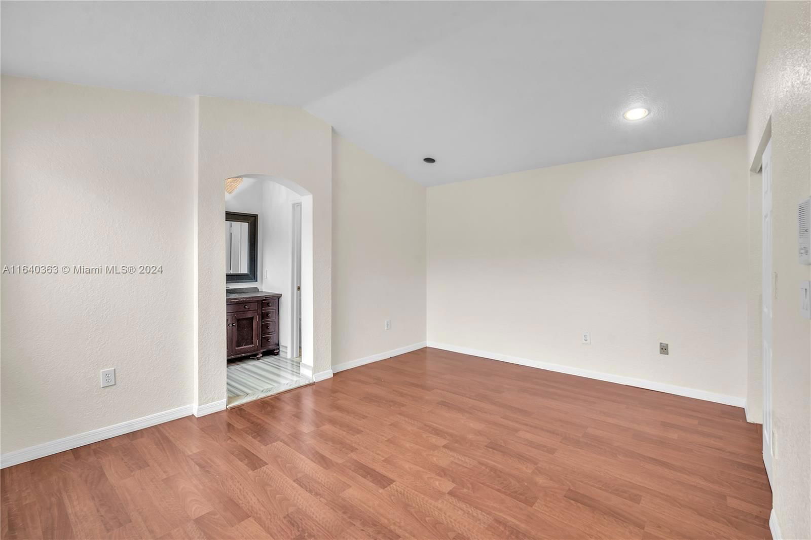 Real estate property located at 1605 Seagrape Way #1605, Broward, West Lake Village Plat, Hollywood, FL
