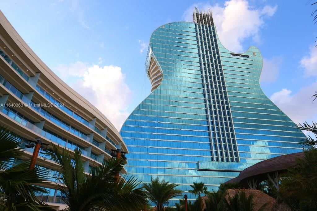 Real estate property located at 1605 Seagrape Way #1605, Broward, West Lake Village Plat, Hollywood, FL