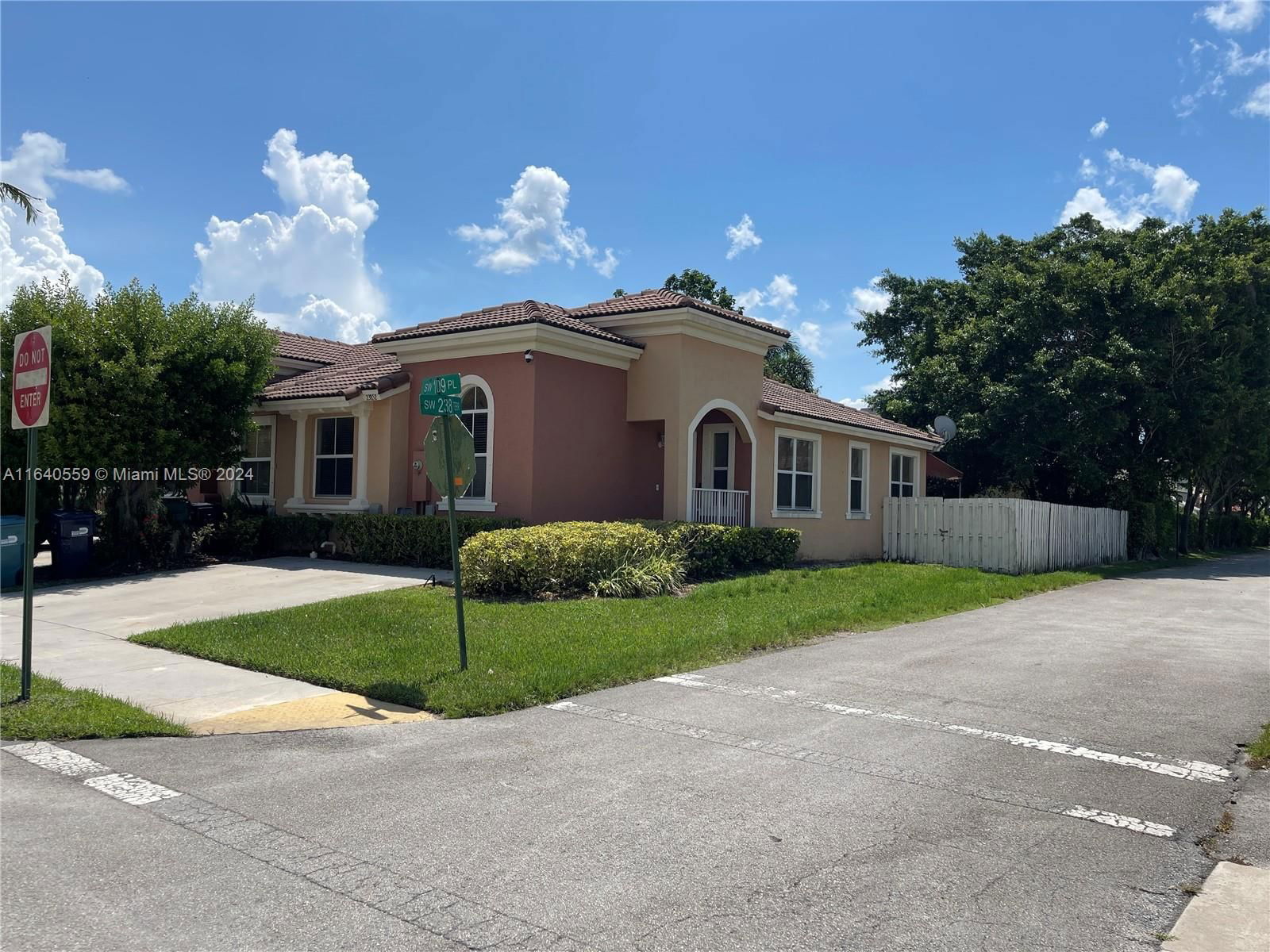 Real estate property located at 23852 109th Pl, Miami-Dade, SPICEWOOD SUB, Homestead, FL