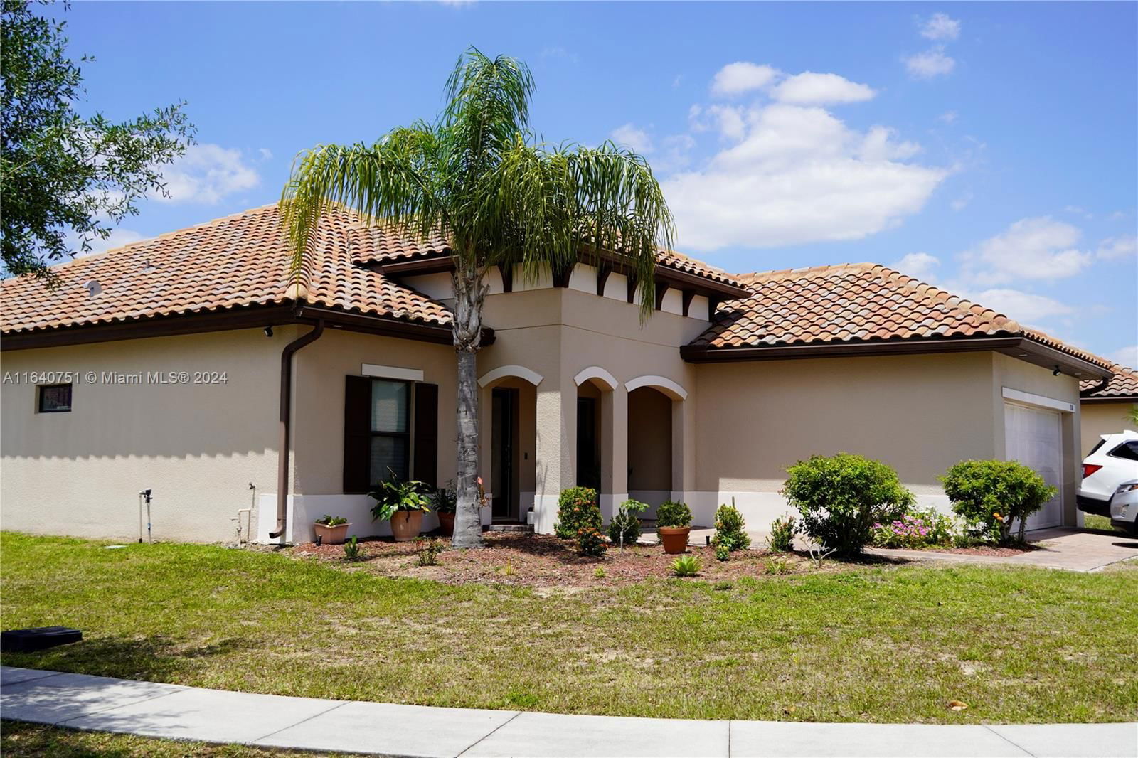 Real estate property located at 310 VILLA SORRENTO CIR Haines City, FL 33844, Polk, VILLA SORRENTO, Other City - In The State Of Florida, FL