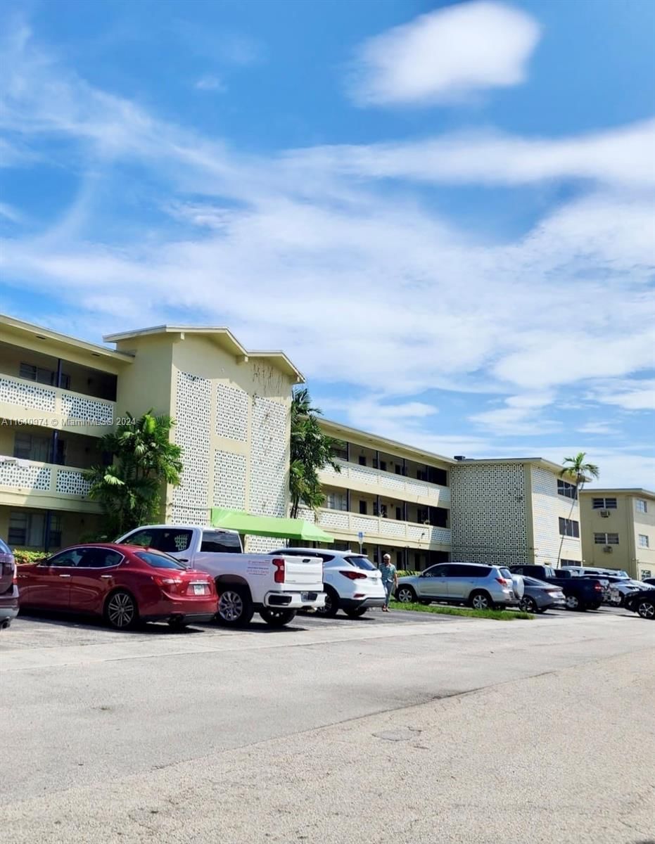 Real estate property located at 11960 19th Dr #3, Miami-Dade, SANS SOUCI CONDO, North Miami, FL