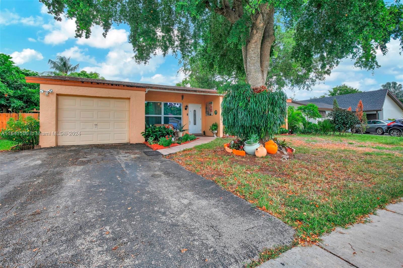 Real estate property located at 8361 3rd St, Broward, WESTVIEW SEC ONE PART TWO, Pembroke Pines, FL