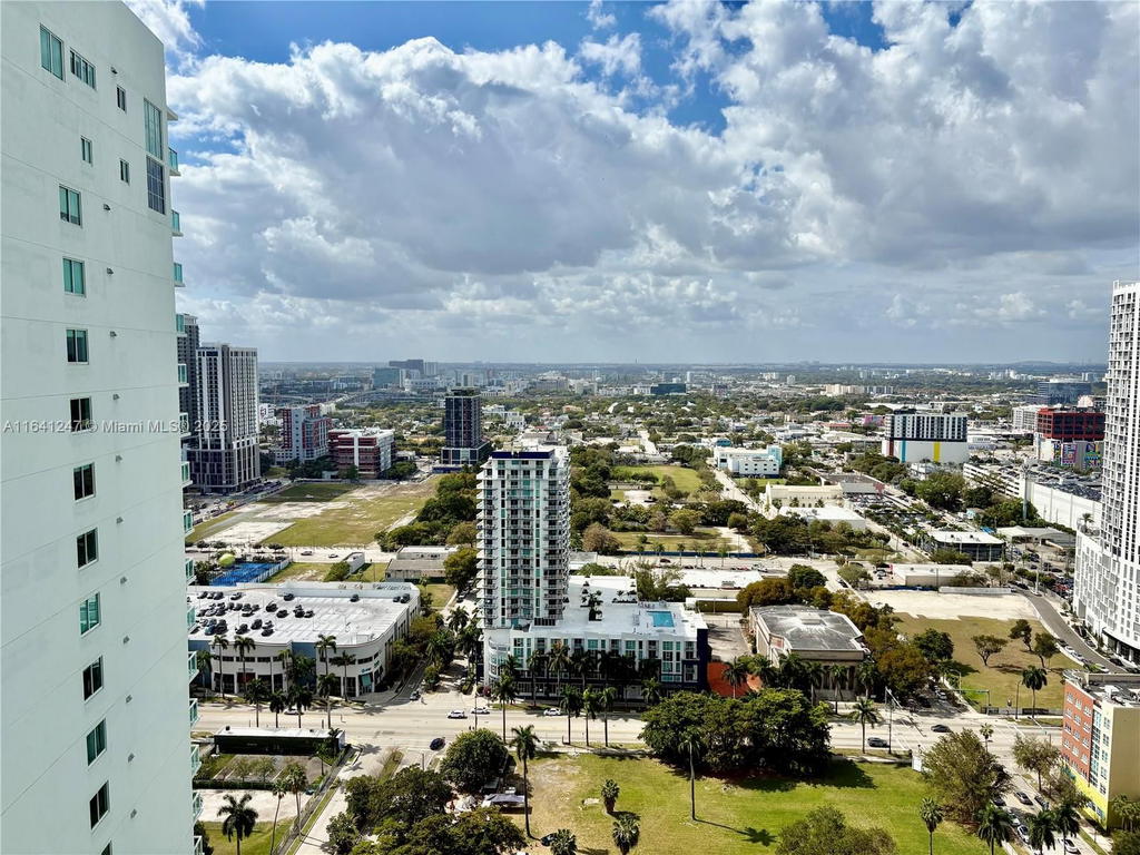 Real estate property located at 1800 Bayshore Dr #3404, Miami-dade, 1800 Club Condo, Miami, FL