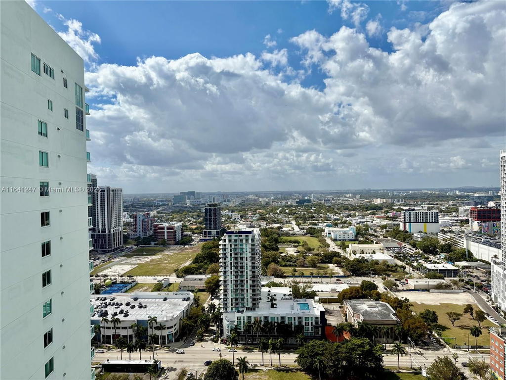 Real estate property located at 1800 Bayshore Dr #3404, Miami-dade, 1800 Club Condo, Miami, FL