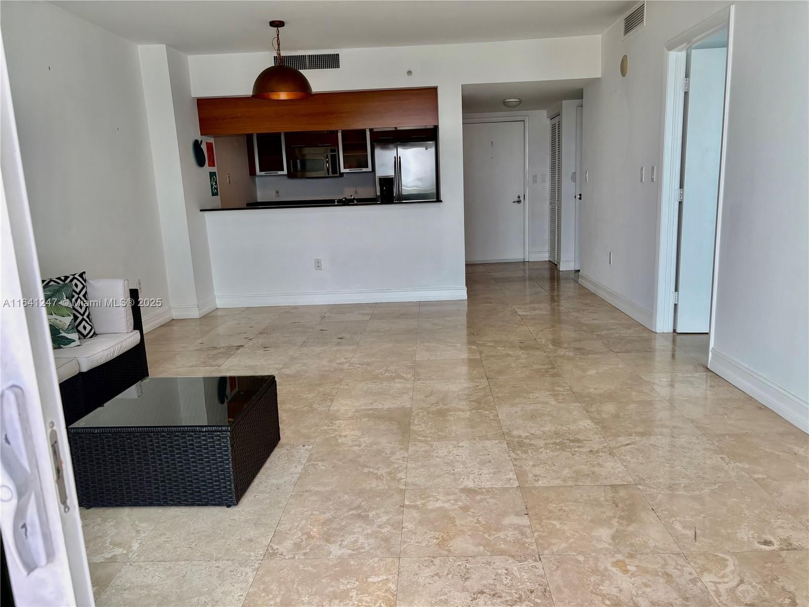 Real estate property located at 1800 Bayshore Dr #3404, Miami-dade, 1800 Club Condo, Miami, FL