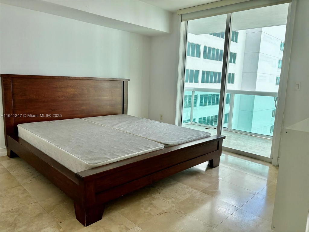 Real estate property located at 1800 Bayshore Dr #3404, Miami-dade, 1800 Club Condo, Miami, FL